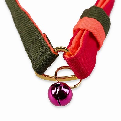 ＜猫壱＞ねこにやさしいVネック首輪  プレーン（カーキ／ビビッドピンク）　商品画像３